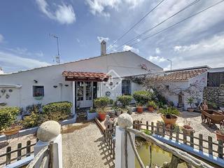 Masía en Camí de Ses Vinyes. Casa rural de 3 dormitorios en venta en maó, islas baleares