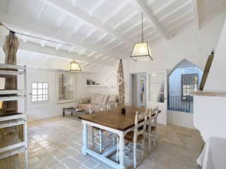 tico en Ciutadella. Piso dplex con mucho encanto de 3 dormitorios con terraza de 15