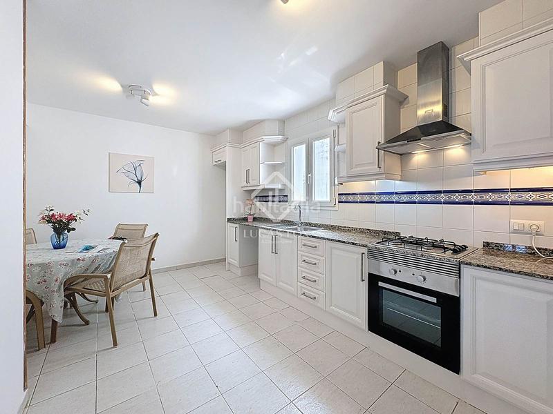 Foto e98c1cb2-d7b1-4500-b551-542b5e278eca. Chalet casa en excelentes condiciones de 3 dormitorios en venta en sant lluis en Sant Lluís