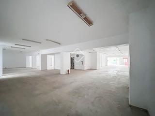 Office space in Molí des Pla-Andrea Doria. Local oficina en planta baja con licencia para apartamento en ve