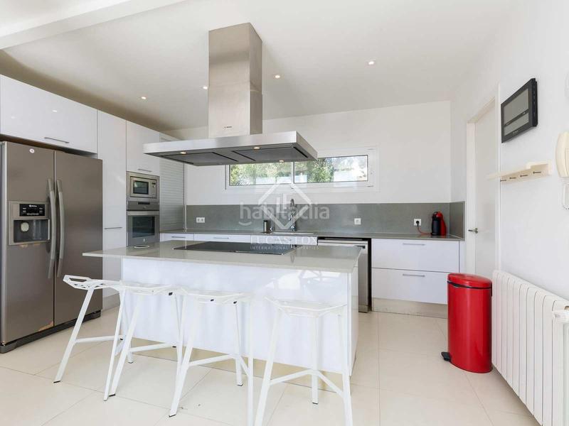 Foto 1d962beb-0769-41c0-8b88-5821717d6961. Chalet villa contemporánea de 4 dormitorios y un anexo en venta , menorca en Sant Lluís