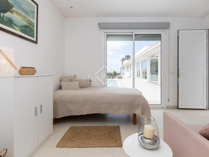 Foto 765fe8e8-4340-4dfe-bc35-e5468e1c727a. Chalet villa contemporánea de 4 dormitorios y un anexo en venta , menorca en Sant Lluís