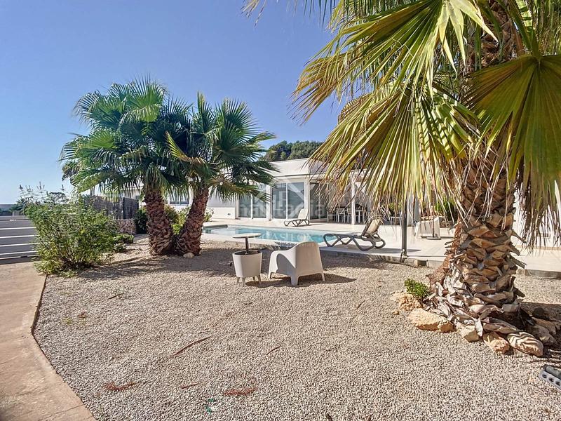 Foto 932a1aea-b68f-4c42-873f-78f27474b4da. Chalet villa contemporánea de 4 dormitorios y un anexo en venta , menorca en Sant Lluís