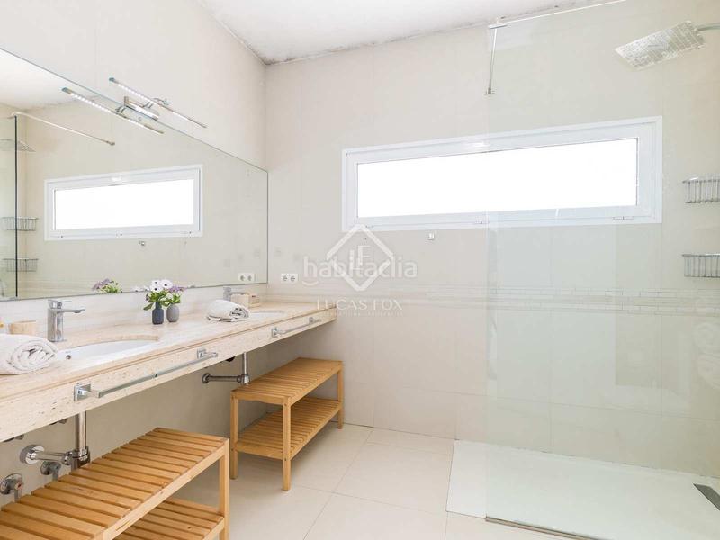 Foto b3b9db70-813e-4da1-b4f8-b7cc48906468. Chalet villa contemporánea de 4 dormitorios y un anexo en venta , menorca en Sant Lluís