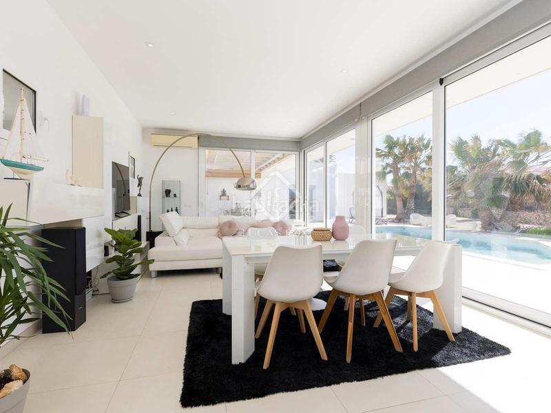 Foto ff3be4bb-ba83-44b5-9828-d0b12f814367. Chalet villa contemporánea de 4 dormitorios y un anexo en venta , menorca en Sant Lluís