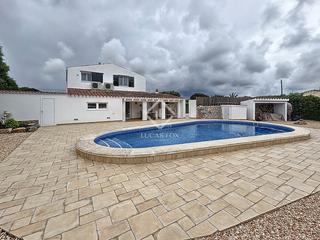 Masía en Sant Lluís-S´Ullestrar-Torret. Casa rural en excelentes condiciones de 3 dormitorios en venta e