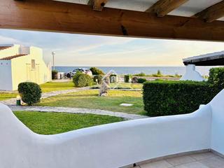 Xalet a Cala d´En Bosch-Serpentona. Encantadora villa  recién reformada de 3 dormitorios con jardín