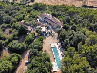 Mas à Alaior Poble. Luminosa casa rural reformada en venta en un entorno rodeado de