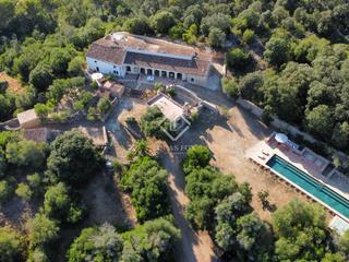 Masia a Alaior Poble. Luminosa casa rural reformada en venta en un entorno rodeado de