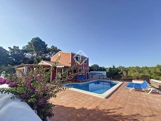 Masia a Es Mercadal Poble. Chalet con piscina, gran almacén y licencia turística en sa roca