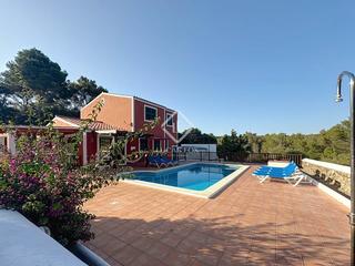 Masia a Es Mercadal Poble. Chalet con piscina, gran almacén y licencia turística en sa roca