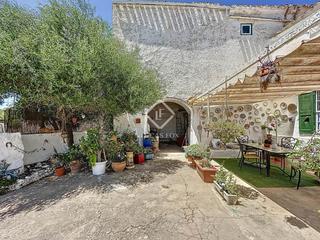 Mas à Alaior Poble. Antigua casa menorquina para reformar con 110 hectáreas de terre