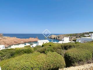 Xalet a Cala Morell. En venta conjunto único de villa con vistas al mar con licencia