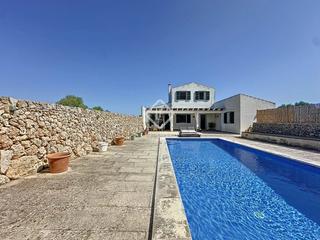 Chalet en Llucmaçanes. Preciosa villa con jardín y piscina en venta en plena naturaleza