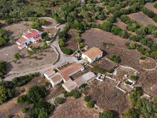 Masia a Alaior Poble. Finca rústica de seis dormitorios con licencia turística, en med