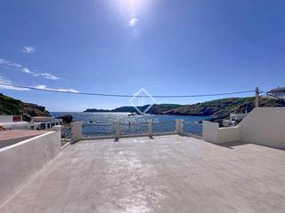 Chalet in Cala Llonga-Sa Mesquida. Auténtica casa de pescadores, reformada con gusto, en venta en p
