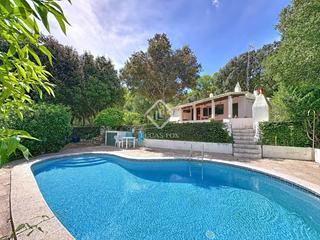 Masia a Es Mercadal Poble. Preciosa casa rural de 3 dormitorios con piscina privada en vent