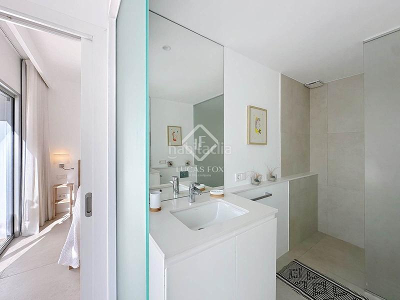 Foto 8dfd69fe-ffab-44ff-9145-eb9dd1ebf88e. Chalet con riscaldamento parcheggio piscina in Biniancolla-Punta Prima Sant Lluís