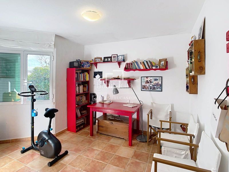 Foto 20880f3a-0347-422d-86ed-68599d0fc1bc. Chalet con riscaldamento parcheggio in Cala en Blanes Ciutadella de Menorca