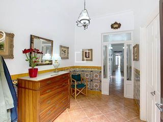 Chalet à Ciutadella. Casa de con dormitorios, patio con dos edificaciones y muchas po
