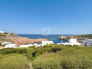 Finca rústica a Cala Morell. Exclusiva parcela edificable de 800 m con vistas al mar, en vent