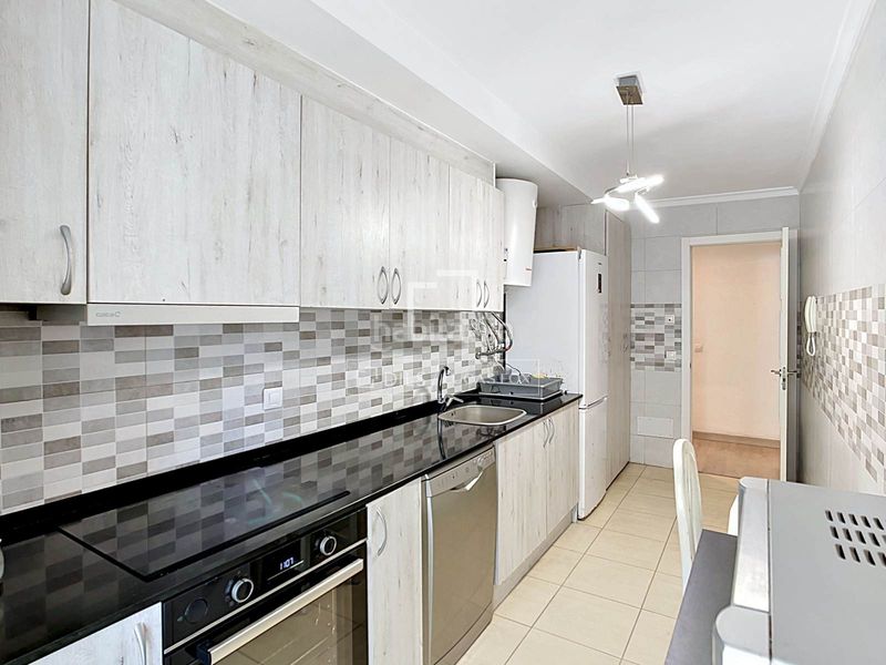 Foto 0525ebb8-6cca-4b2a-b6f5-50015205a196. Piso  en planta baja de 2 dormitorios con parking, trastero y piscina comunitaria en venta, en Ciutadella de Menorca