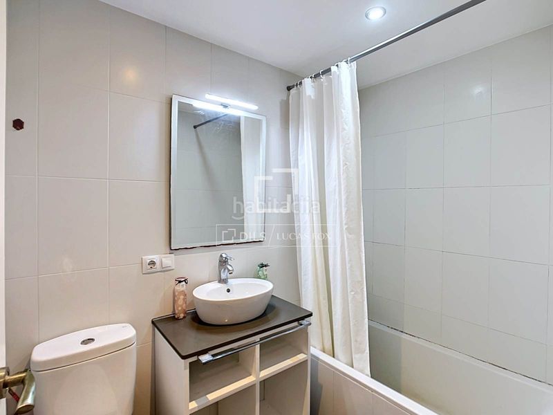 Foto ad19f999-5cff-408b-ab21-3d2f7ad6d91e. Piso  en planta baja de 2 dormitorios con parking, trastero y piscina comunitaria en venta, en Ciutadella de Menorca