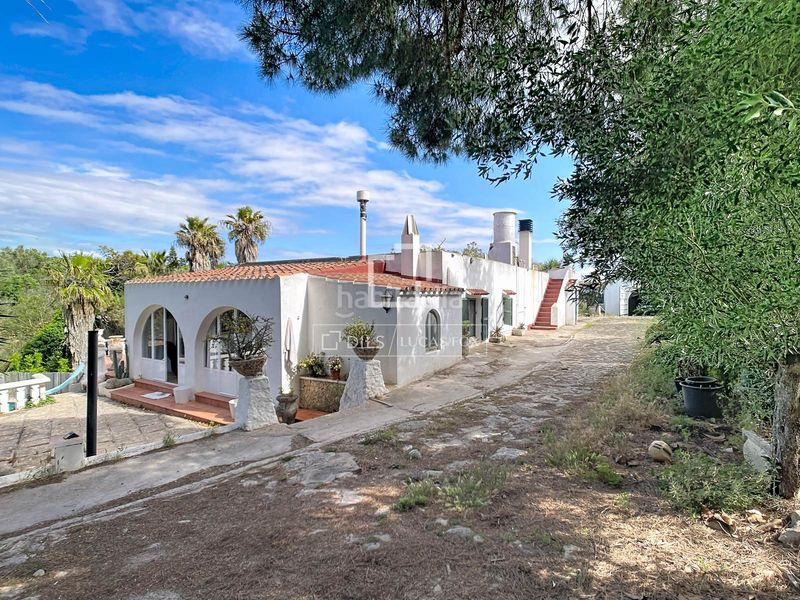 Foto b8a5d80b-516d-45aa-8134-58754bfc967a. Masía fantástica casa rural de estilo menorquín de 3 dormitorios con varias edificaciones y piscina en venta, en Ciutadella de Menorca