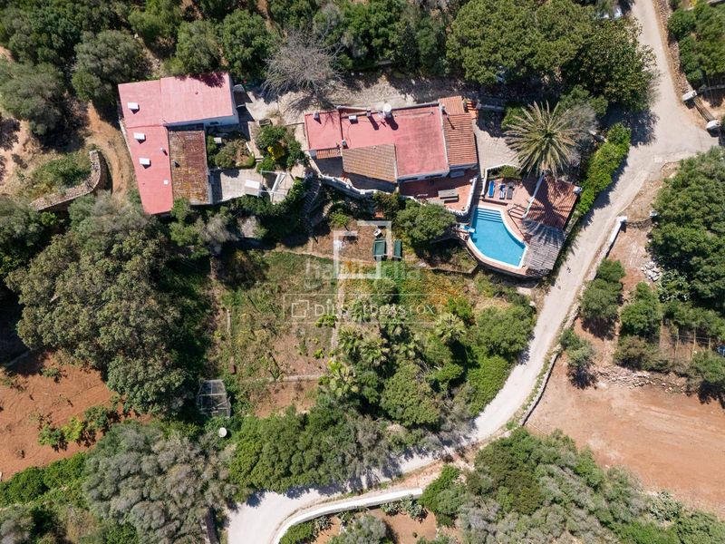 Foto b9bbbecc-24e8-42a3-abaa-d344cdf91251. Masía fantástica casa rural de estilo menorquín de 3 dormitorios con varias edificaciones y piscina en venta, en Ciutadella de Menorca