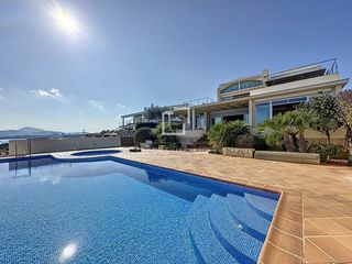 Chalet in Fornells. Increible villa unifamiliar con piscina privada y jacuzzi con in