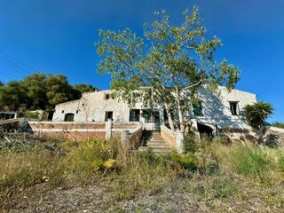 Mas à Santa Eulàlia de Riuprimer. Finca rústica a reformar de 1.283 m construidos y 65 hectáreas d
