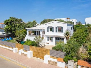 Chalet en Punta Grossa. Villa mediterránea de 4 dormitorios con licencia turística activ