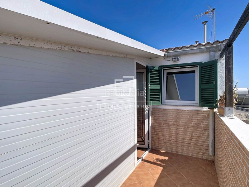 Foto 15efa27f-87f2-4d85-8229-e4abd8417beb. Ático piso dúplex con 4 dormitorios y 2 terrazas en venta en una finca de tan solo 6 vecinos, en Ciutadella de Menorca