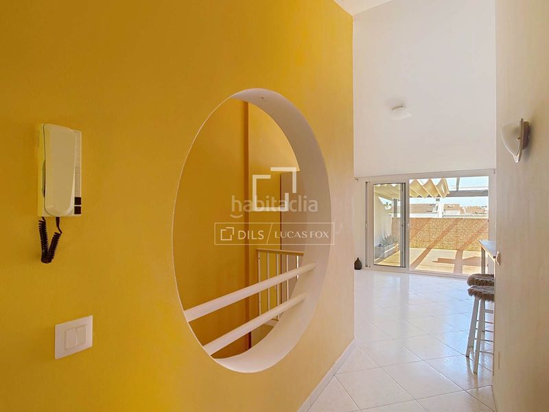 Foto c07f4cb7-f46a-49b8-9c80-0fbb59e268d3. Ático piso dúplex con 4 dormitorios y 2 terrazas en venta en una finca de tan solo 6 vecinos, en Ciutadella de Menorca