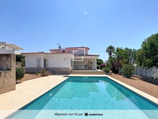 Xalet a Binibèquer. Espectacular villa con licencia turística de 4 dormitorios en ve