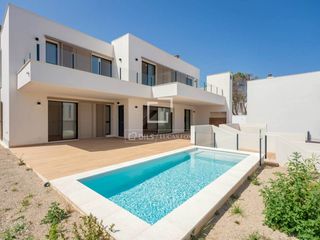 Chalet in Son Parc. Villa de obra nueva de 4 dormitorios con jardín de 297 m en vent