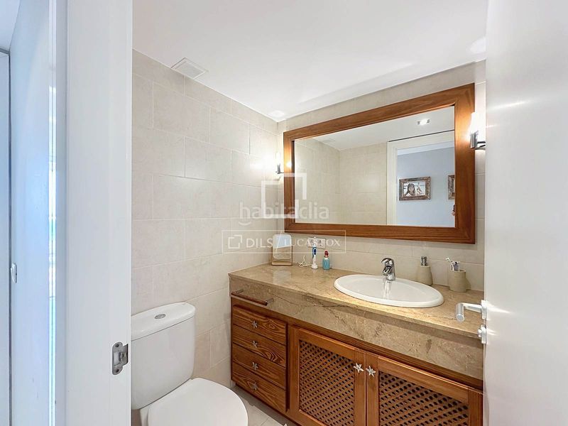 Foto 06ce150d-f783-4e08-9c15-36b42c5e1581. Piso  en planta baja de 4 dormitorios con terraza de 70 m y espectaculares vistas al mar en venta en Ciutadella de Menorca