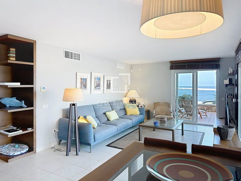 Foto 1fba7daa-b10f-43ea-9ad7-41d99c641a2d. Piso  en planta baja de 4 dormitorios con terraza de 70 m y espectaculares vistas al mar en venta en Ciutadella de Menorca