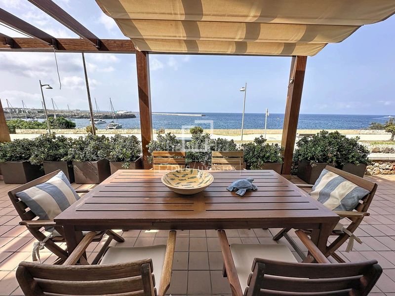 Foto 20f397aa-73ca-409d-a17e-cd67a8360818. Piso  en planta baja de 4 dormitorios con terraza de 70 m y espectaculares vistas al mar en venta en Ciutadella de Menorca