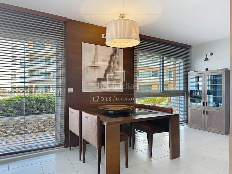 Foto 2251f230-eab1-44aa-9be6-2aaad2e310bf. Piso  en planta baja de 4 dormitorios con terraza de 70 m y espectaculares vistas al mar en venta en Ciutadella de Menorca