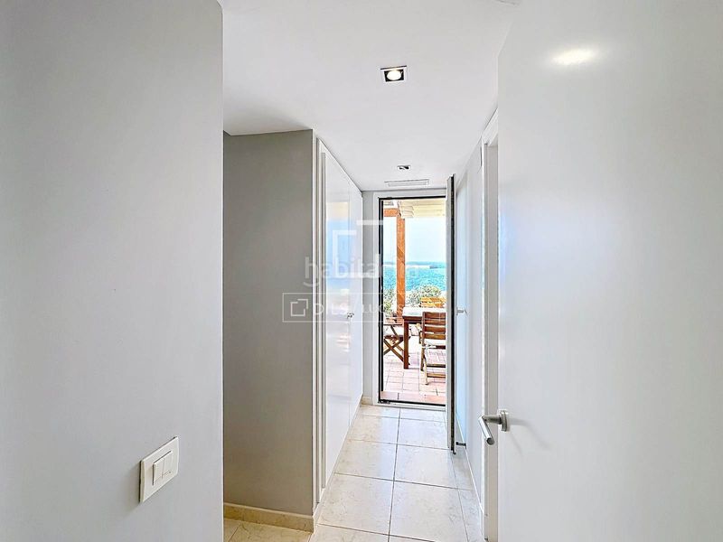 Foto 2f7802fd-48cd-4710-ad0e-347c3edfb9ad. Piso  en planta baja de 4 dormitorios con terraza de 70 m y espectaculares vistas al mar en venta en Ciutadella de Menorca