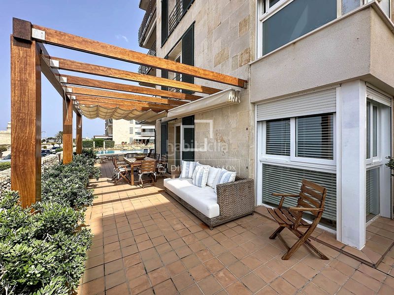 Foto 36880586-b198-46ed-a8ff-2e8fe9864290. Piso  en planta baja de 4 dormitorios con terraza de 70 m y espectaculares vistas al mar en venta en Ciutadella de Menorca