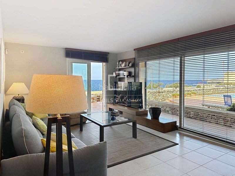 Foto 4a5aae4b-ce66-4fff-a7af-a17bce1f128c. Piso  en planta baja de 4 dormitorios con terraza de 70 m y espectaculares vistas al mar en venta en Ciutadella de Menorca