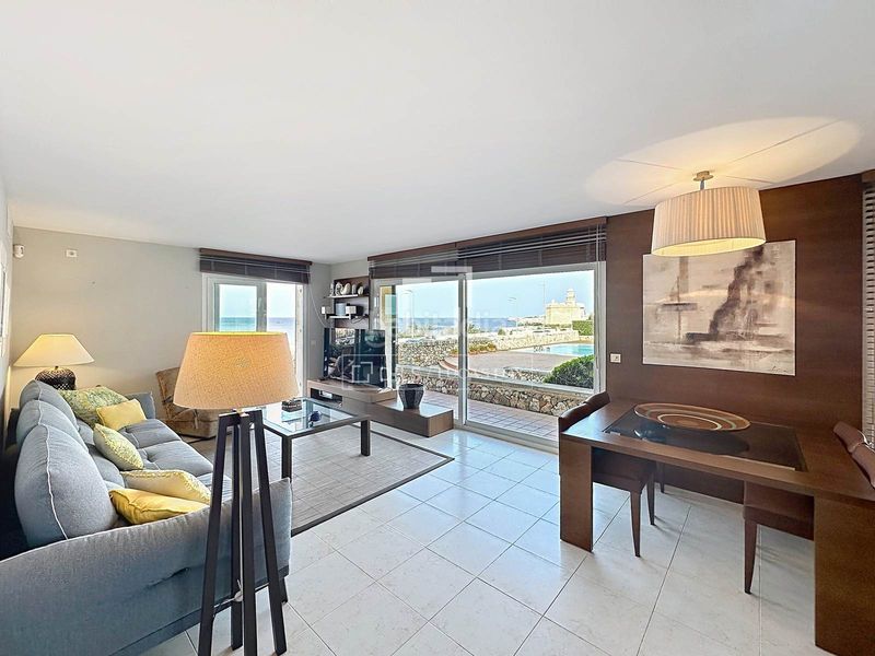 Foto 6443e422-ecec-463b-aea2-7ac8751bd40a. Piso  en planta baja de 4 dormitorios con terraza de 70 m y espectaculares vistas al mar en venta en Ciutadella de Menorca