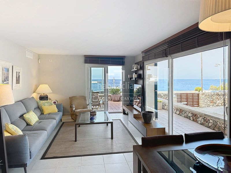 Foto 6be83806-4bb8-4d05-b330-2d8fc67c2e05. Piso  en planta baja de 4 dormitorios con terraza de 70 m y espectaculares vistas al mar en venta en Ciutadella de Menorca