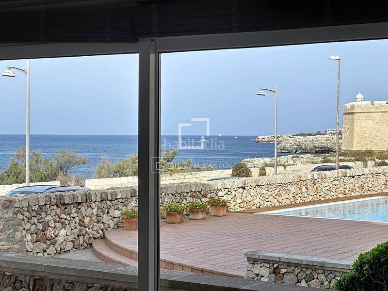 Foto 76274148-5101-400f-bd66-fb554a52d74f. Piso  en planta baja de 4 dormitorios con terraza de 70 m y espectaculares vistas al mar en venta en Ciutadella de Menorca