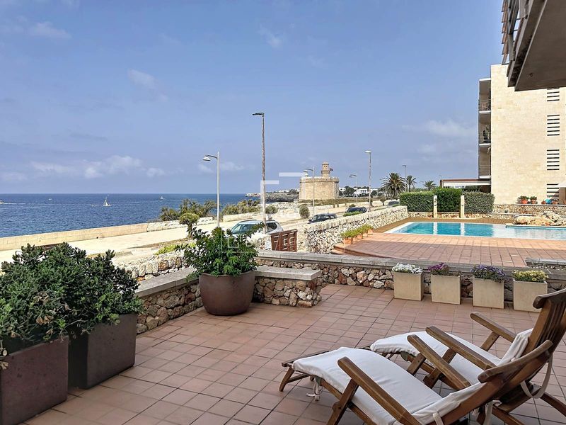 Foto 7b14897f-5574-4a6f-990b-9266cfb855fc. Piso  en planta baja de 4 dormitorios con terraza de 70 m y espectaculares vistas al mar en venta en Ciutadella de Menorca