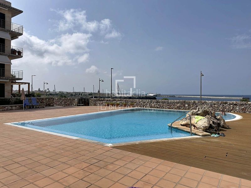 Foto 7f9a6101-fdcd-4efa-83a6-a588385dc91e. Piso  en planta baja de 4 dormitorios con terraza de 70 m y espectaculares vistas al mar en venta en Ciutadella de Menorca