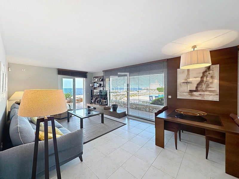 Foto 859769b3-1e12-43be-b5f3-b290bbc4a789. Piso  en planta baja de 4 dormitorios con terraza de 70 m y espectaculares vistas al mar en venta en Ciutadella de Menorca
