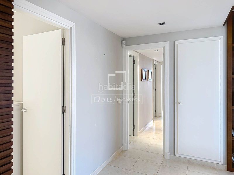 Foto 9ad3df20-67c3-4988-be92-d8f80d252e5e. Piso  en planta baja de 4 dormitorios con terraza de 70 m y espectaculares vistas al mar en venta en Ciutadella de Menorca